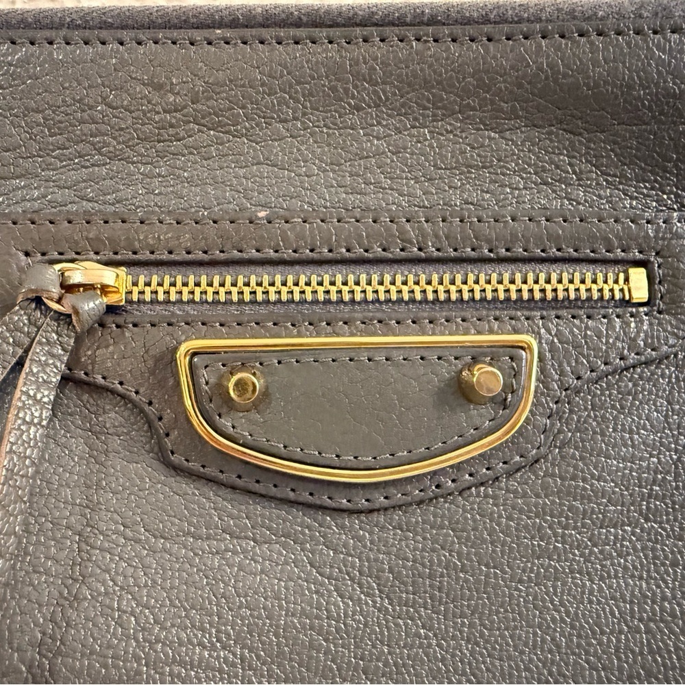 Balenciaga City Metallic Edge Grey Leather Clutch with Gold Hardware - Picture 2 of 13